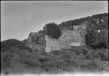 Sounium. Fortification wall