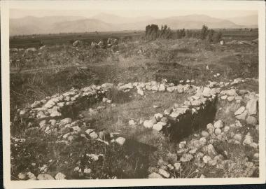 Tiryns, apsidal house