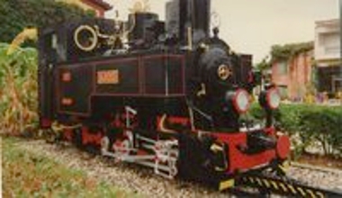 Ατμομηχανή (ΔΚ 8003) τύπου Cail κατασκευάστηκε 1891 διατηρείται στον σταθμό του Διακοπτού.