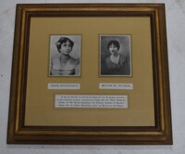 Φωτογραφίες  η μία είναι της Μαντώ Μαυρογένους και η άλλη εικονίζεται η Φωτεινή Ηρ. Πετιμεζά.
