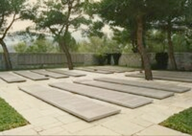Τάφοι  στο Γερμανικό στρατιωτικό νεκροταφείο Διονύσου - Ραπεντόζης