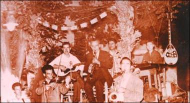 Decade 1960: Folk feasting (glenti) with musicians