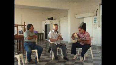 Chios Island (Spartounda), 2006: Giannis Mpournias singing accompanied by the musicians Markellos Mouschouris and Markellos Poupalos