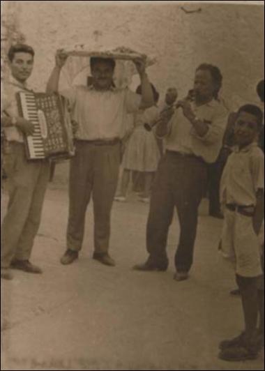 Χίος (Ελάτα), δεκαετία 1950: Μουσικοί σε γάμο