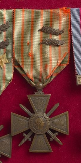 1914-18 War Cross, France, has two laurel branches and miniature. (G. Kondylis)