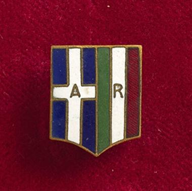 Badge with Greek and Italian colours and letters AR. (G. Kondylis)