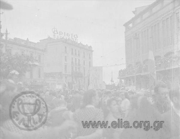 Απελευθέρωση. Πλήθος στην οδό Πανεπιστημίου.