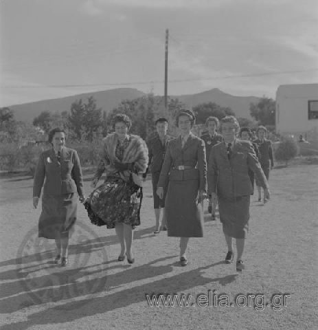 Έβδομο συνέδριο του Σώματος Ελληνίδων Οδηγών: επίσκεψη της βασίλισσας Φρειδερίκης και της πριγκίπισσας Σοφίας, 15 Νοεμβρίου.