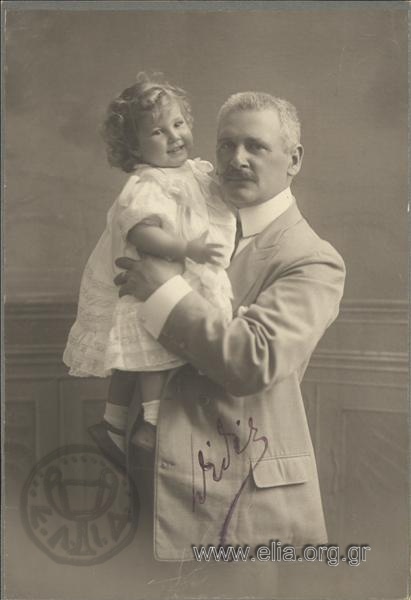 Ο Ντιντής Δελαπόρτας με την κόρη του Ελένη.
