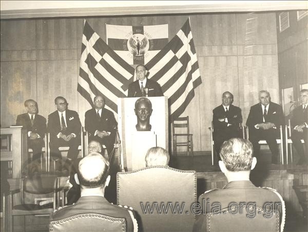 Regent G. Zoïtakis at the unveiling of a bust