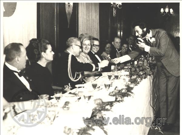 Stamatis Kokkotas singing at an event in the presence of Regent Georgios Zoitakis.