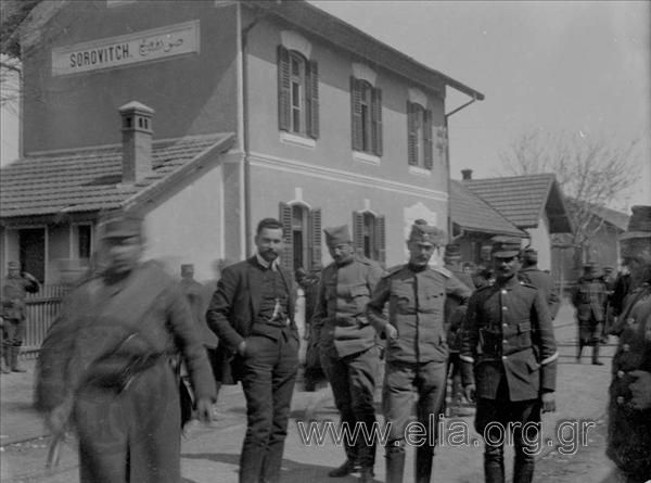 Βαλκανικοί πόλεμοι.Έλληνες στρατιωτικοί στο σιδηροδρομικό σταθμό του Αμύνταιου ( Σόροβιτς)