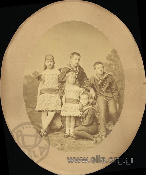 The children of King Georgios  I: Alexandra, Konstantinos, Georgios, Maria and Nikolaos.