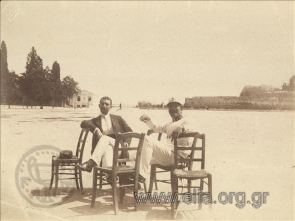 Sofoklis Dousmanis and an artillery second-lieutenant at a café