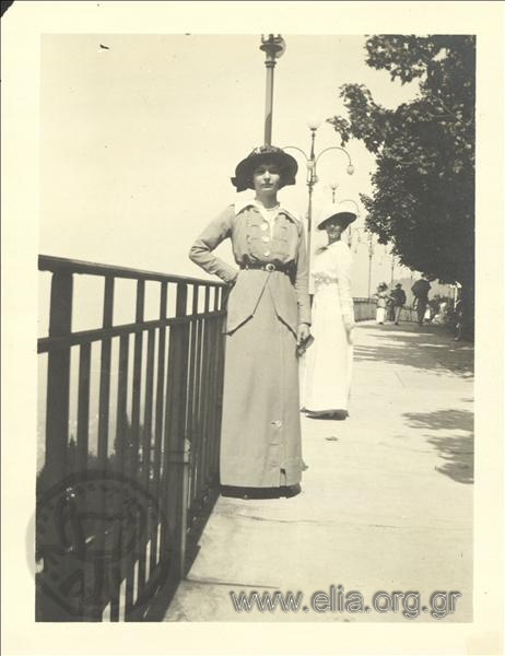 Portrait of a woman, in the background the mother of Nikolas Kalas (1907-1988), Roza, Champ Palace.