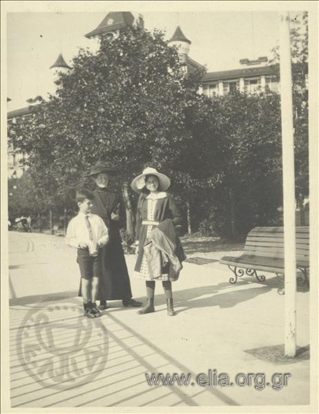 Nikolas Kalas (1907-1988) as a  child with a woman and a girl on a square at Champ Palace