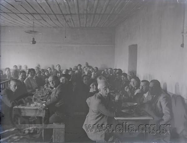 Το γκρουπ κατά την ώρα του φαγητού.