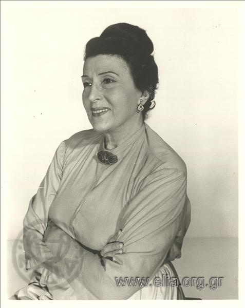 Katina Paxinou.