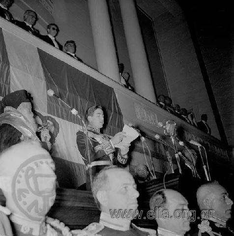 Swearing - in of Konstantinos Karamanlis in the Parliament.