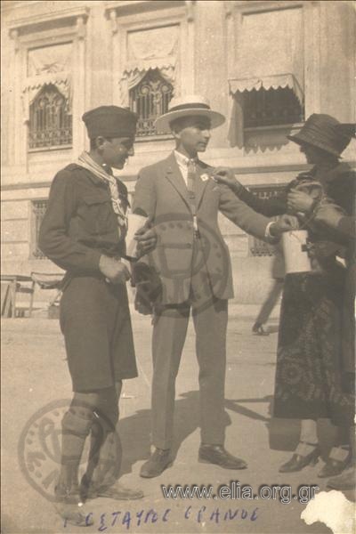 Pelos Katselis (in the centre) during a fund raiser