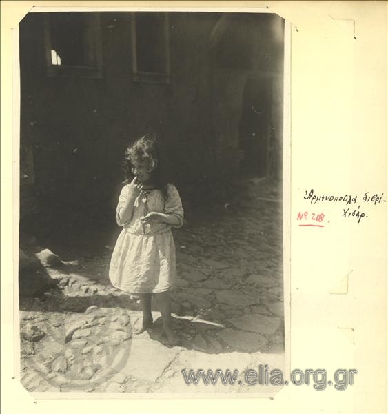 Μικρασιατική εκστρατεία, μικρή Αρμένισσα κάτοικος του Σιβρί-Χισάρ.