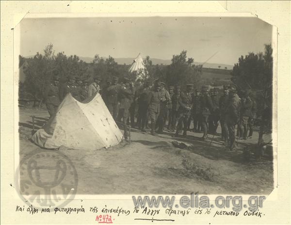 Μικρασιατική εκστρατεία, στιγμιότυπο από την επίσκεψη Άγγλου στρατηγού στο μέτωπο του Ουσάκ: ο Άγγλος στρατηγός συνομιλεί με τον αρχηγό του Α' Σώματος Στρατού, στρατηγό Βλαχόπουλο.