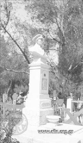 Sculptures - Monument - Cemetery