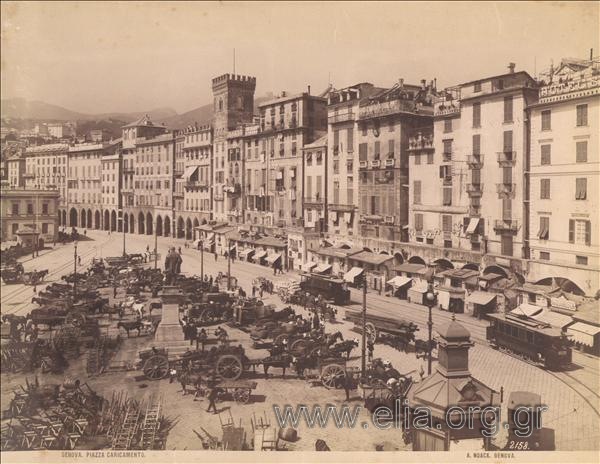 Άποψη της Piazza Caricamento.