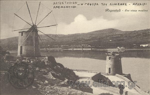 Αργοστόλιον. - Η γέφυρα του λιμένος - Αρχαίοι ανεμόμυλοι.