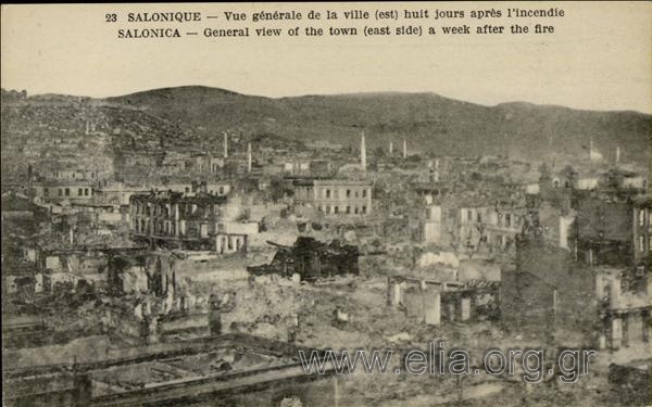 Salonique - Vue générale de la ville (est) huit jours après l' incendie.