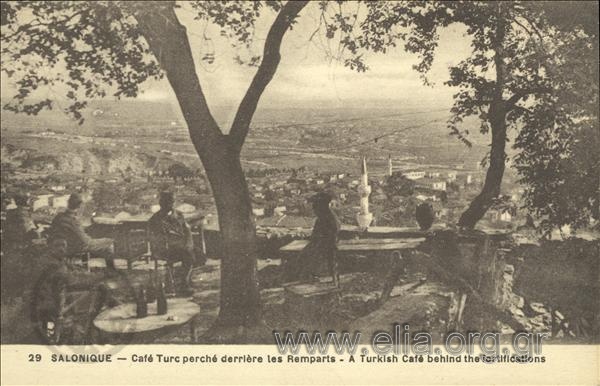 Salonique - Café Turc perché derrière les Remparts.