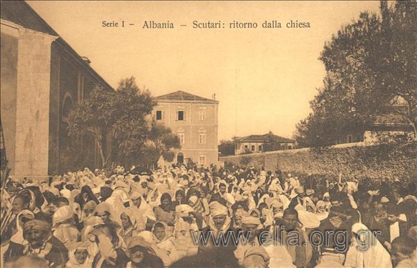 Albania - Scutari: ritorno dalla chiesa.