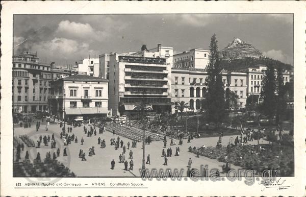 Αθήναι - Πρωϊνό στο Σύνταγμα.