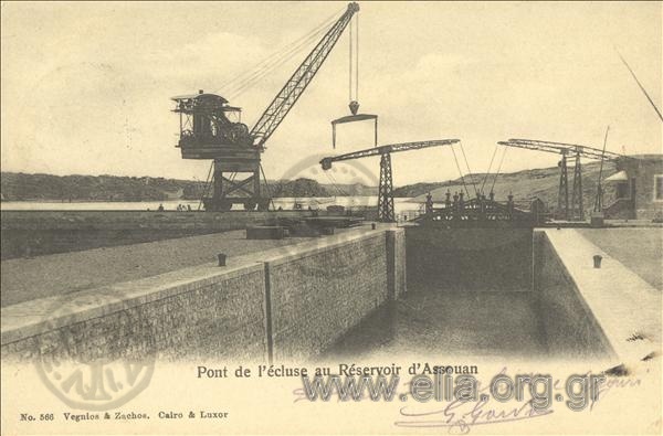 Pont de l' écluse au Réservoir d' Assouan.