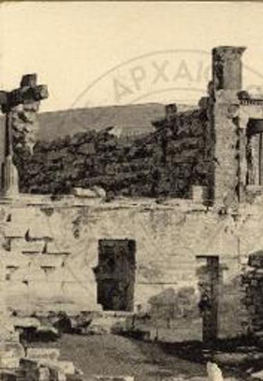 Erechtheion. The west side. The marble beam over the tomb of Kekrops being supported by a stone-built pillar wich replaced an 1835 wall blocking the entrance to the tomb.