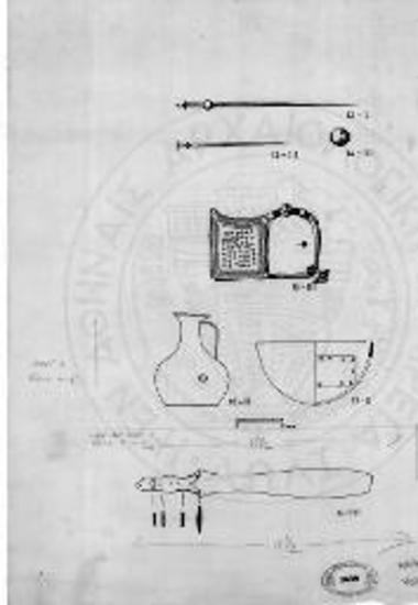 Χαλκά αντικείμενα εκ των πίθων 1, 2 και 3. -- Σιδηρούν αμφίστομον ξίφος εκ του πίθου 3.
