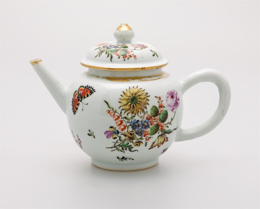 Teapot with lid, porcelain