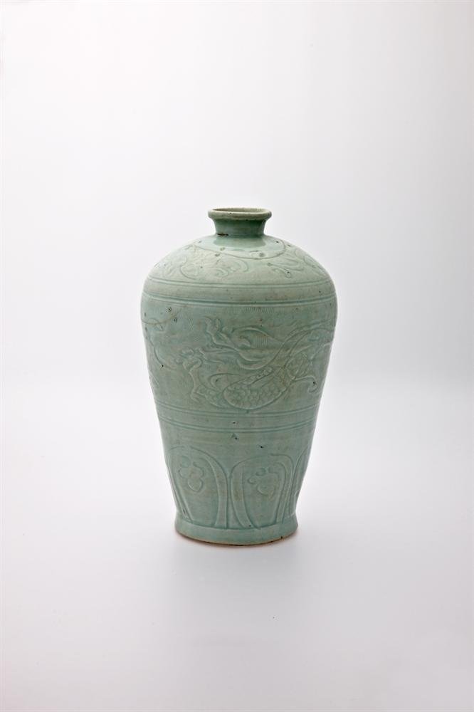 Meiping vase of stoneware with qingbai glaze