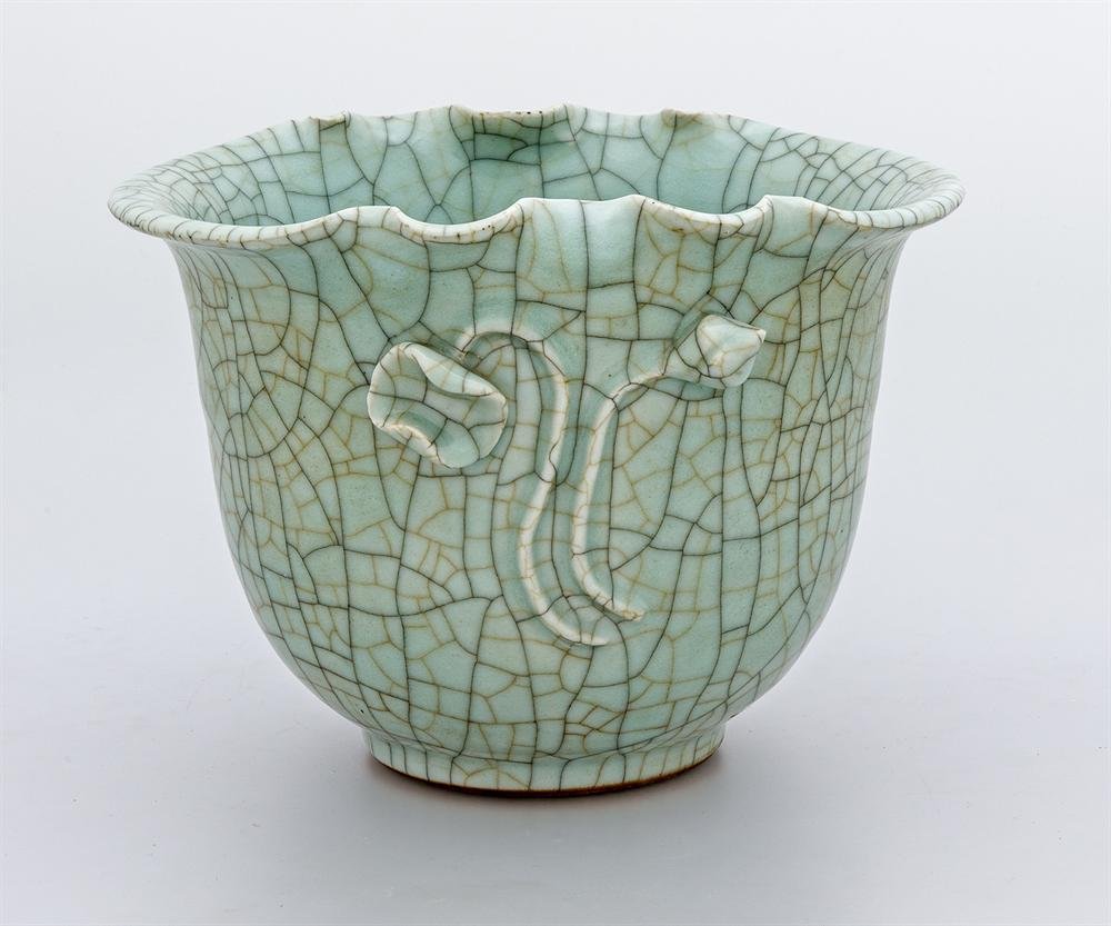 Flower pot, porcelain with Ge-type glaze