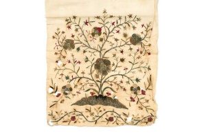 Cotton muslin with embroidered ends.