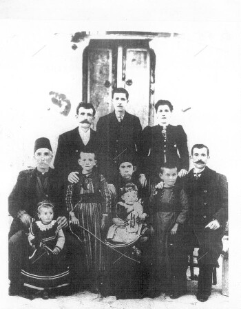 D. Tsigaridas with his family, Vlasti, 1902