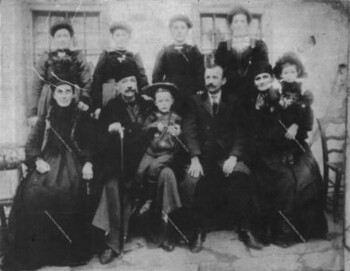 Nikolaos Lioutsias with his family, Vlasti, 1910