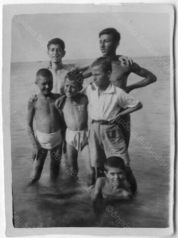 Scouts at the sea in Bachtse Tsifliki