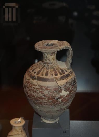 Squat lekythos with painted decoration