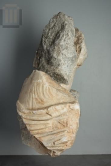 Τμήμα από το γλυπτό διάκοσμο του δυτικού αετώματος του κλασικού ναού του Απόλλωνα