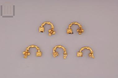 Gold arched fibula