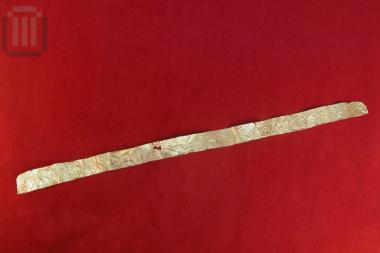 Gold banded sheet with matrix-hammered relief decoration