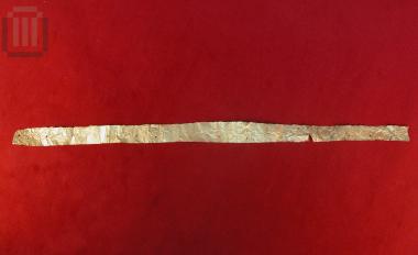 Gold banded sheet with matrix-hammered relief decoration