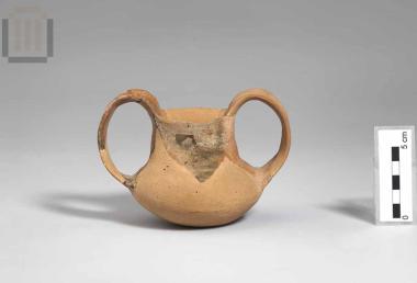 Small clay kantharoid amphora