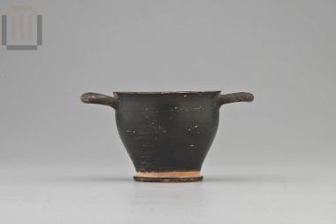 Attic black glaze type A skyphos